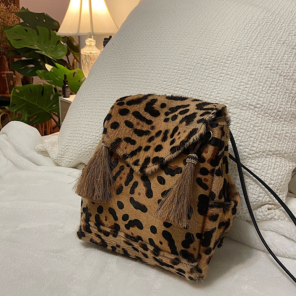 NWT Oliveve Crossbody